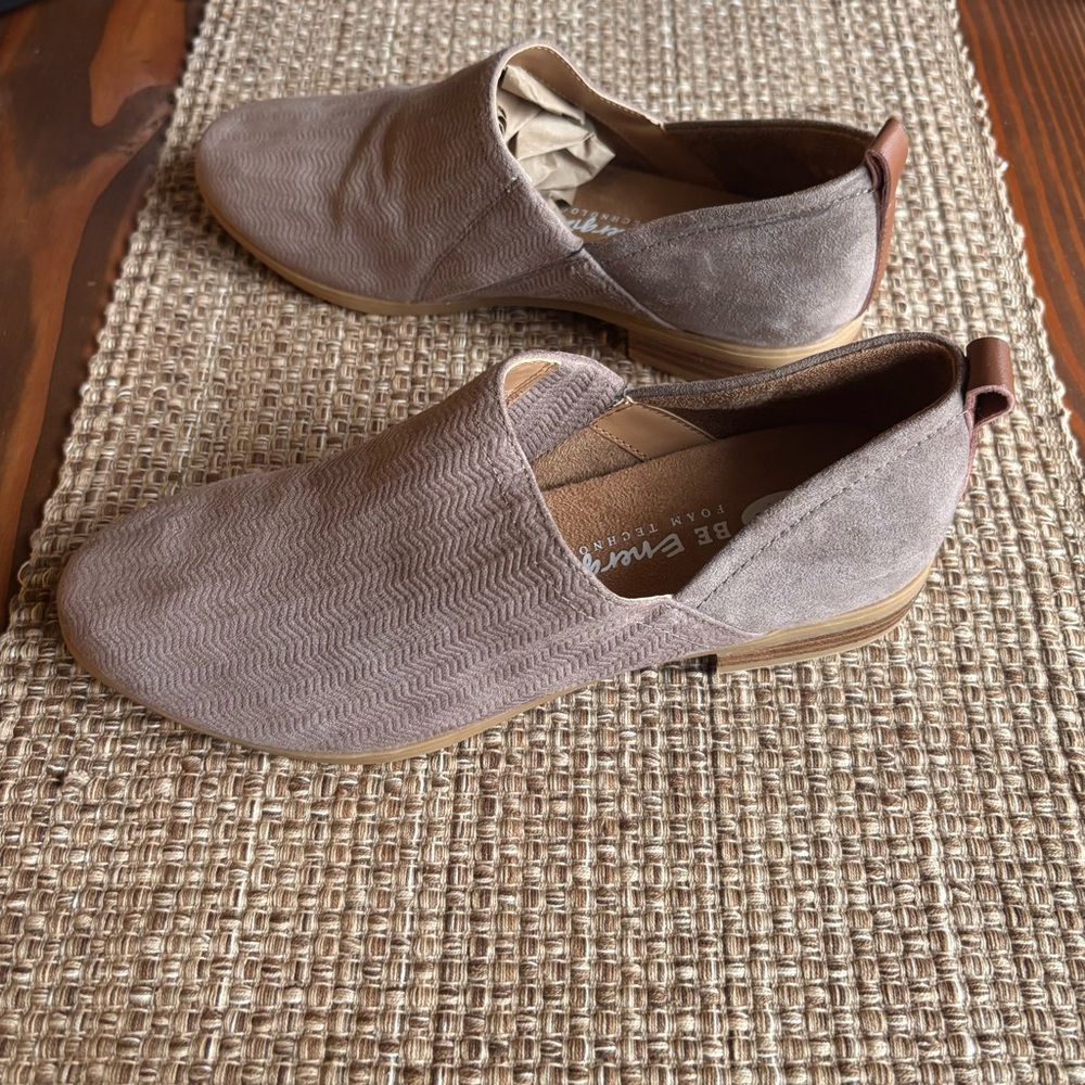 Dr Scholl’s ruler slip on.